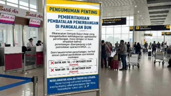 Pengumuman pembatalan penerbangan di Bandara Iskandar Pangkalan Bun, Kotawaringin Barat