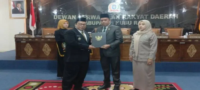 Pemerintah Kabupaten Kubu Raya bersama DPRD Kabupaten Kubu Raya membahas tiga Rancangan Peraturan Daerah (Raperda) dalam Sidang Paripurna DPRD Kubu Raya, Senin (19/10/2026).