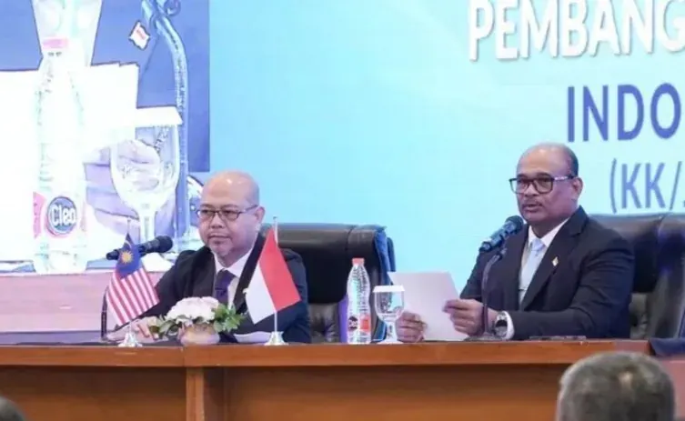 Indonesia dan Malaysia memperkuat kerja sama perbatasan melalui Sosek Malindo 2026. Pembahasan mencakup konektivitas, pekerja musiman, penanganan banjir, dan pemulangan jenazah.