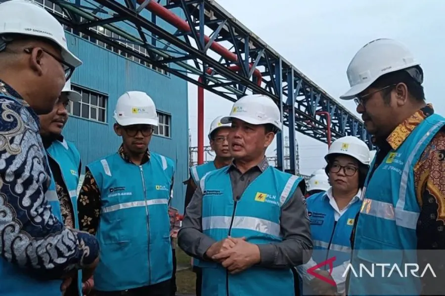 Gubernur Kalbar Ria Norsan melakukan sidak di PLTU Bengkayang, Kalbar, Jumat (30/10/2026).