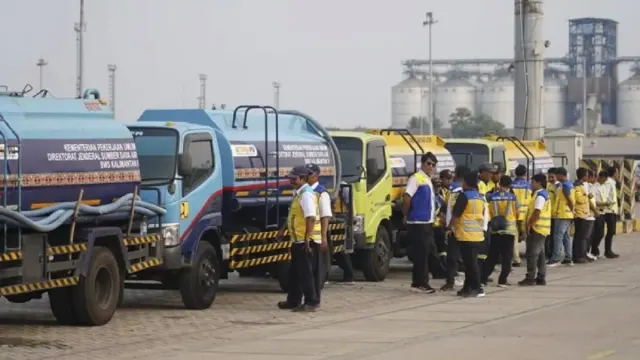Atasi Karhutla dan Pasokan Air, Kementerian PU Kirim Tambahan 3 Unit Peralatan Berat ke Kalbar